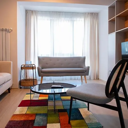 New York: A Spacious Modern With Parking Appartement *