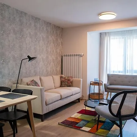 Apartment New York: A Spacious Modern With Parking *